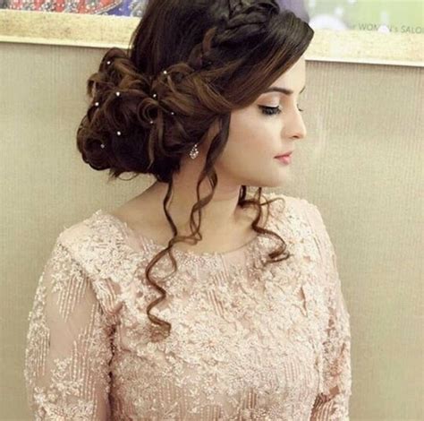 Bun Pakistani Wedding Hairstyles For Girls