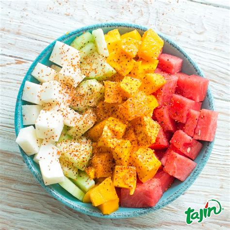To honor the spice of summer, we asked four bartenders what they specifically love about tajín and collected a few drink recipes for you to try at home. Tajin on every fruit = 🔥🔥🔥 | Food photography fruit, Tajin ...