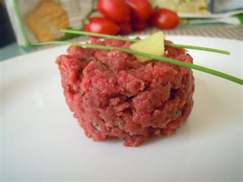 La ricetta classica della tartare di carne prevede di condire il piatto con un'emulsione di aromi, sale e con un uovo crudo. La mia vita tra la carne: Tartare di Manzo allo Zenzero ed ...