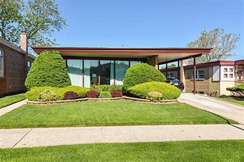 Two Chicago-area midcentury time capsules for under $250K - Curbed Chicago