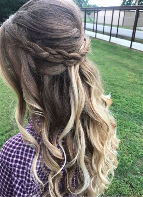 125 Prom Hairstyles For A Queenly Vibe