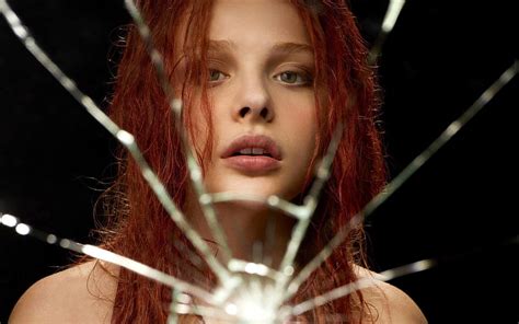 Carrie Poster Movie Redhead Carrie Glass Girl Actress Face Chloe Moretz Hd