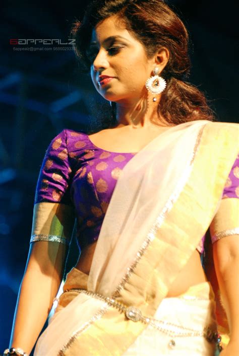 Gorgeous Shreya Ghoshal In White Saree At Concert Latest Pics