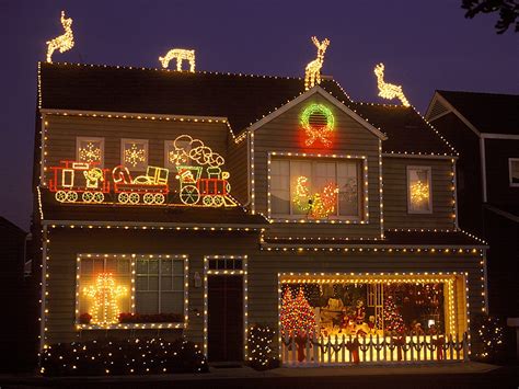 Outside Christmas Lights Ideas – HomesFeed