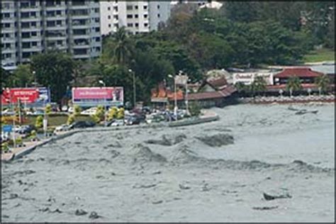 Such disasters can predispose to mental health problems among the affected people. Image - Penang tsunami 2004.jpg | Penang Wikia | FANDOM ...