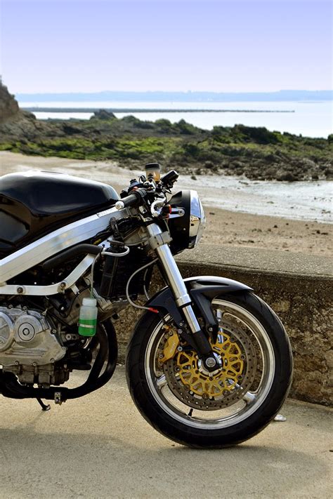 Yoan souhaitait nous présenter sa honda 750 vfr, voici son petit mot et ses photos : Honda VFR 750 RC36 Cafe Racer | 99garage | Cafe Racers ...