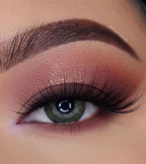 Best Eye Makeup Looks For 2021 Mauve And Subtle Glitter