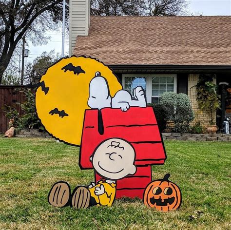 Charlie Brown And Snoopy Halloween Yard Art Lawn Art Etsy In 2021