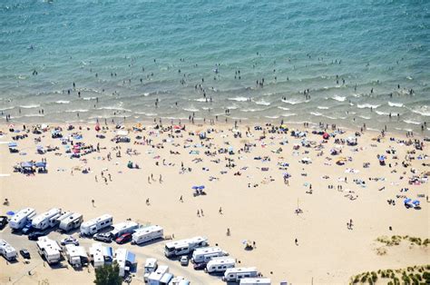 Keep close watch of children: 15 Best Beaches in Michigan to Cool off - Flavorverse