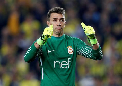 Fernando muslera startet sin profesjonelle karriere for montevideo wanderers i 2004. Galatasaray'a Muslera şoku! İşte yeni takımı