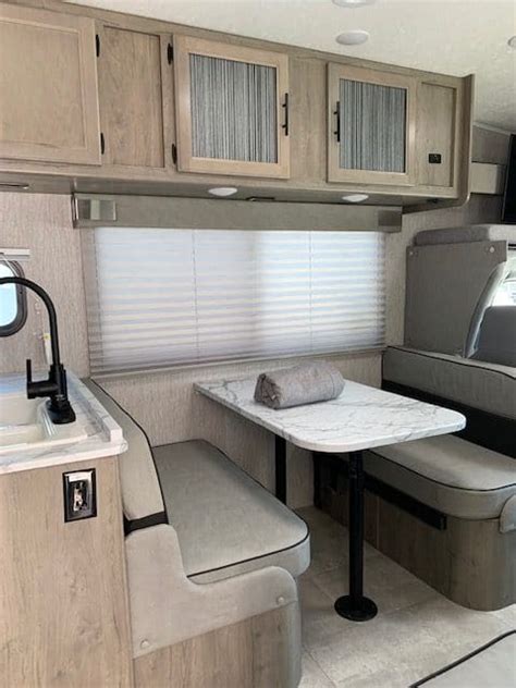 28ft Coachmen Class C Motorhome Sand Highway Rv