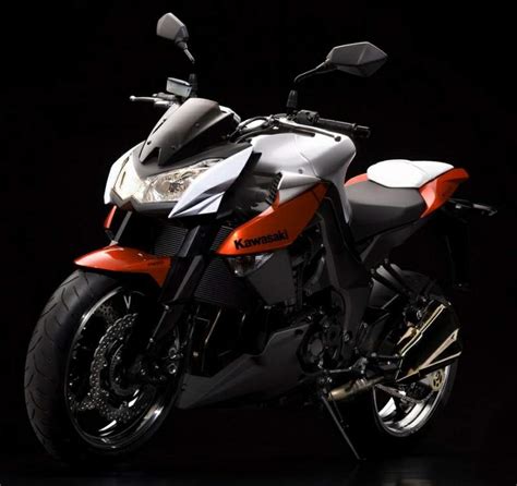 The kawasaki z1000's exceptional fuelling makes you wonder how yamaha got their big 2006 fazer so wrong. Kawasaki Z 1000