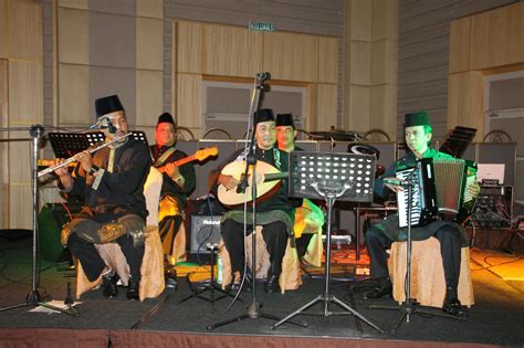 Dari segi interaksi dan pertembungan dengan tamadun asing, masyarakat pribumi di malaysia yang kuat. Pakej Perkahwinan, Hari Raya, Puasa, Live Band Kebudayaan ...
