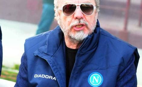 « io sto semplicemente dicendo e affermando perché sono democraticamente prese in un paese democratico dove la parole e l'informazione devono dare spazio. L'Aurelio furioso, sfogo di De Laurentiis ai sorteggi ...