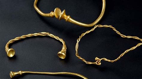 amateur treasure hunters find 2 000 year old gold jewelry archeologyworld wide