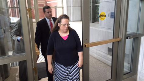 supreme court says kentucky clerk can t deny same sex marriage licenses