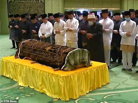 The sultan of kedah's birthday public holiday has been amended. Playboy prince is dead aged 38: Sultan of Brunei's son ...