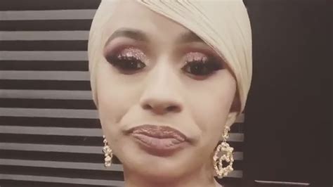 Cardi B Reacts To Offset Crashing Her Concert Trying To Win Her Back Youtube