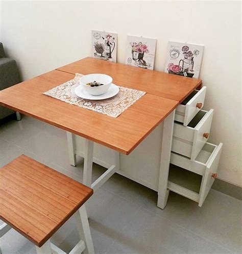 Sebuah meja lipat di koridor rumah bisa dialihfungsikan menjadi meja tempat berkumpul keluarga di bagian depan ruang rumah. 15 Model Meja Makan Lipat Minimalis Terbaru 2021 | Dekor Rumah