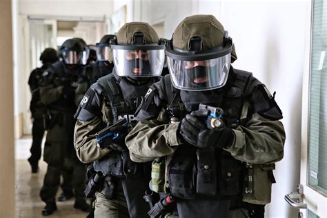 They were formerly known as gek (gendarmerieeinsatzkommando) and they. Bundesheer - Kommando Militärstreife und Militärpolizei