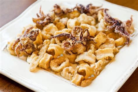 Simply Gourmet: Sifting Through Life: Fried Calamari
