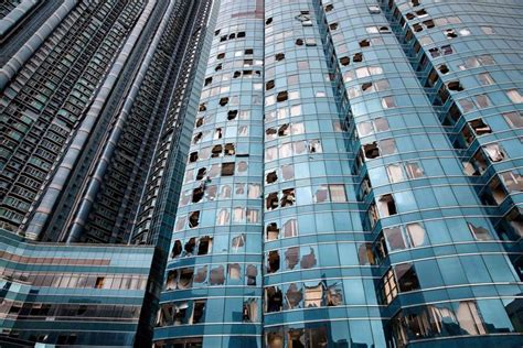 10 warning, the highest level. 2 Filipinos injured as Typhoon Mangkhut lashes Hong Kong ...