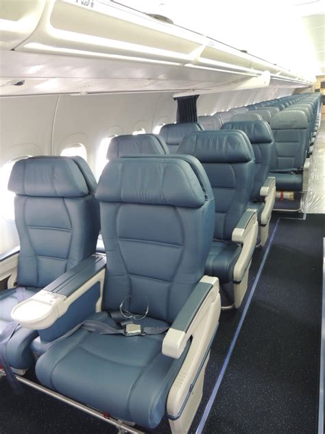 Wasn't a full door an option on some dc9's? Photos: Delta Begins Receiving Boeing 717s ...
