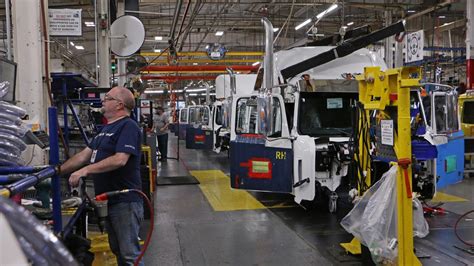 Inside The Portland Plant Where Daimler Trucks North America Makes