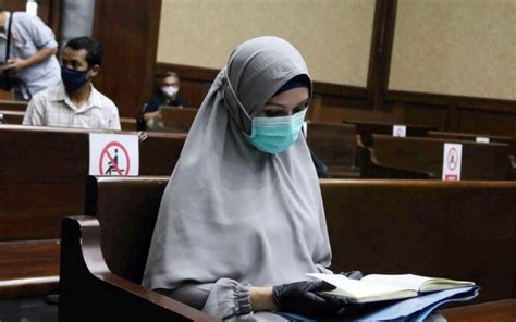Banyak kalangan menganggap gaya hidup mewahnya seolah tidak mencerminkan seorang abdi negara. Pengakuan Mengejutkan Pinangki: Kejagung Mengetahui ...