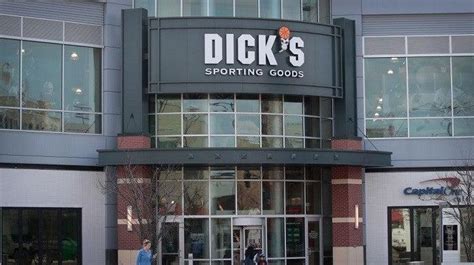 Dicks Sporting Goods To Stop Selling Guns At 440 More Stores