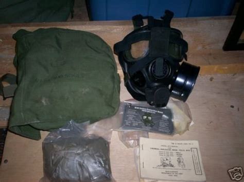 Us Army M40 Gas Maskpro Mask W Canisterbagand Manual 19844015