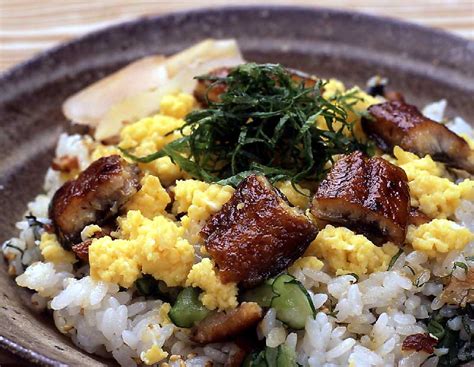 It is not to be confused with saltwater eel, which is known as anago in japanese. うなぎちらし