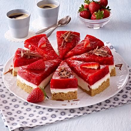 Maybe you would like to learn more about one of these? Kokos-Torte mit Gelee-Erdbeeren Rezept | LECKER