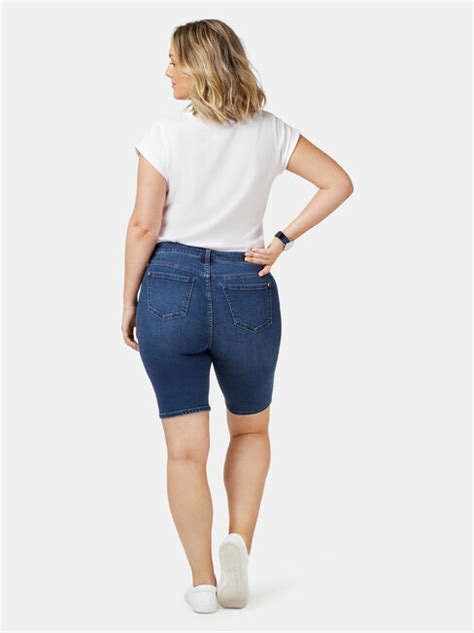 Diversos testes são realizados para certificar uma aeronave #embraer. Talia Curve Embracer Knee Length Short | Jeanswest
