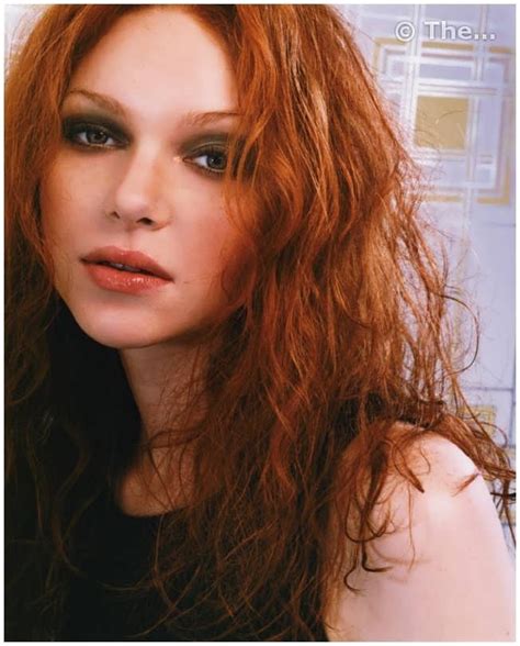 Laura prepon's natural hair color in that '70s show, she had red and blonde hair, in are you there, chelsea? Laura Prepon from That 70s Show | Laura Prepon | Pinterest