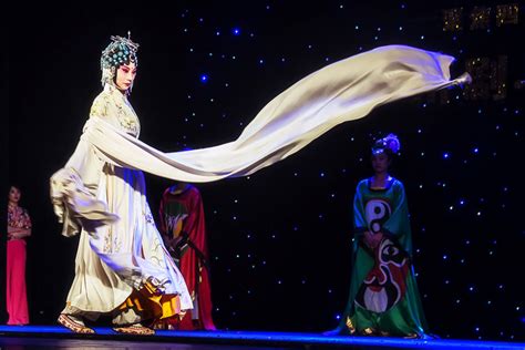 Sichuan opera show is considered one of the features of the city of chengdu. Sichuan Opera - Chengdu Face-Changing, Spitting Fire…