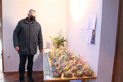 Bu banka veya kurum hakkında daha. Pfarrer Alfons Günder bringt den Gläubigen die ...