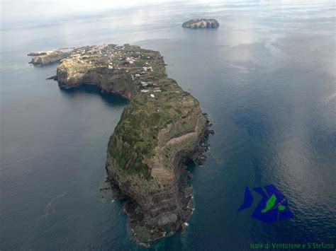 Ventotene is one of the pontine islands in the tyrrhenian sea, 46 kilometres off the coast of gaeta right at the border between lazio and ca. Riserva Marina | Area Marina Protetta Isole di Ventotene e ...