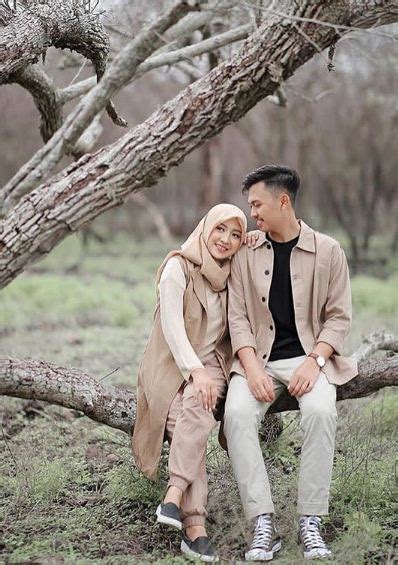 Menyediakan berbagai pilihan background foto lebih dari 20 tema. 10 Prewedding Outdoor Casual Hijab - PortalKuningan.Com