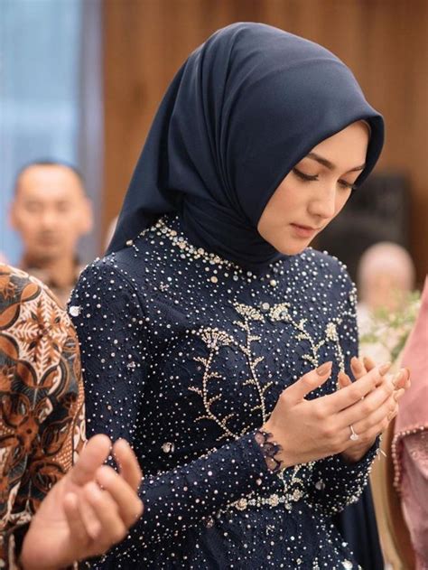 Malu saat akan cium citra kirana setelah akad rezky aditya berani lakukan ini ke istri di kamar tribunnews com mobile. 7 Pesona Citra Kirana saat Prosesi Jelang Nikah, dari Lamaran hingga Siraman - Hot Liputan6.com