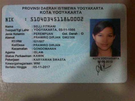 Dalam kicauannya, akun tersebut menggunggah sebuah screenshot yang kemungkinan besar berasal dari tangkapan layar di facebook, tapi belum diketahui asalnya. Felly First Flower F on Twitter: "Maf kaka ni Ktp pelaku ...