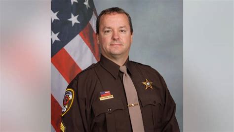 Fairfax County Sheriffs Deputy Dies Of Covid 19