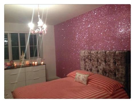 Glitter wallpaper is suitable for everyone, from commercial projects and events to private functions and home interiors. glitter gold painted walls - Google Search | Sparkly bedroom, Girls bedroom wallpaper, Glitter ...