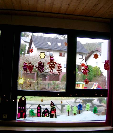 Basteln mit und für kinder: Eulen über dem Zwergendorf | Fensterdeko, Fensterbilder ...