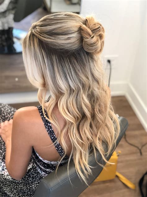 Stunning Half Up Half Down Hair Prom Hairstyles Hairstyles Inspiration