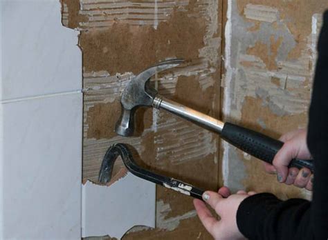 Der restliche unterbau soll in der regel bestehen bleiben. Wandfliesen entfernen » Anleitung in 5 Schritten