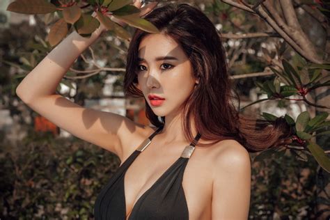 Korean Swimsuit Model Has A Figure So Curvy It S Making Her Famous Koreaboo