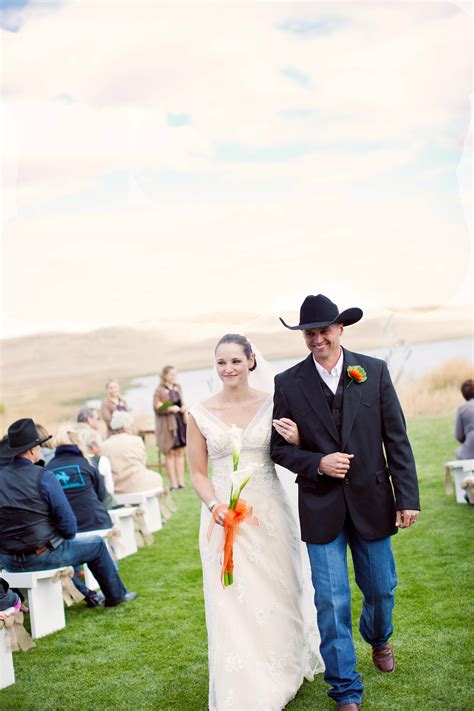 An Outdoor Country Western Wedding In Valentine Ne
