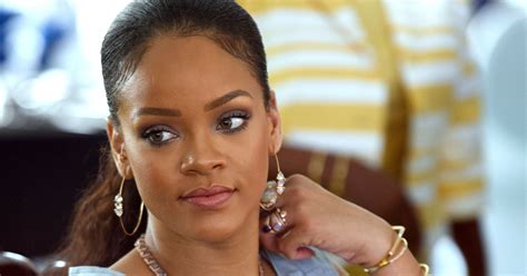 Rihanna Recreate Psycho Movie Shower Scene