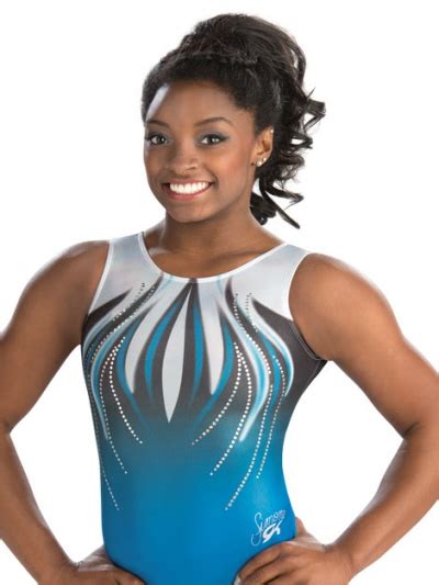 Biles heerst al jaren in het turnen bij de vrouwen (behalve op de brug, het onderdeel van nina derwael). blauwe_simone_biles_turnpakjes_olympische_spelen_turnen ...